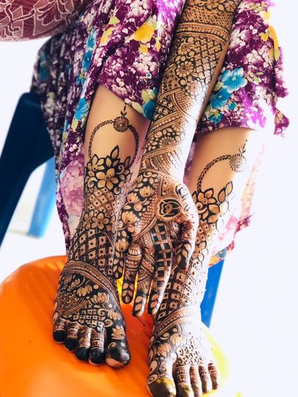 A complete bridal set of hands and feet, showing how the floral and geometric designs create a cohesive look.