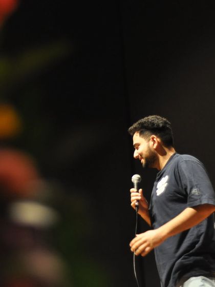 A candid shot of Samay Raina during his set at the Falak fest.