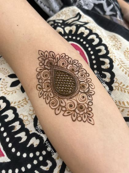 A simple yet elegant paisley motif for Afreen, perfect as a starting point for a full design or as a standalone piece.