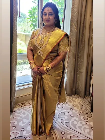 Another look at bride Shruti's magnificent gold Kanjeevaram. The pleats are set to perfection, creating a timeless and elegant bridal portrait.