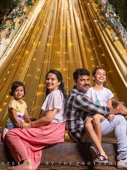 I believe in making photoshoots a magical experience. For this family, we created a cozy tent under a canopy of fairy lights for their evening session. It’s a perfect example of a themed shoot that feels both special and wonderfully intimate.
