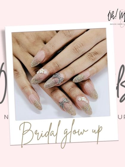 The perfect bridal glow-up. This design features a soft glitter base with delicate 3D bows and floral accents, offering a romantic and sophisticated look for the modern bride.