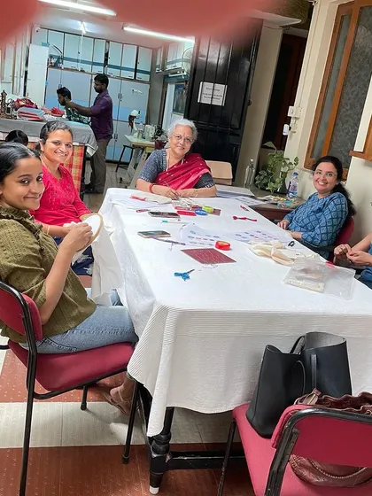 A glimpse of our mirror work workshop in session. You can see the focus and engagement of the students as they learn to frame mirrors with thread.