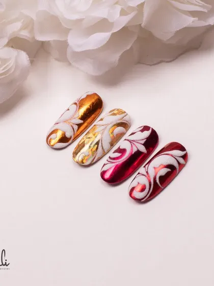 A professional shot of the sand/sugar technique on a foil base, combining texture and shine.