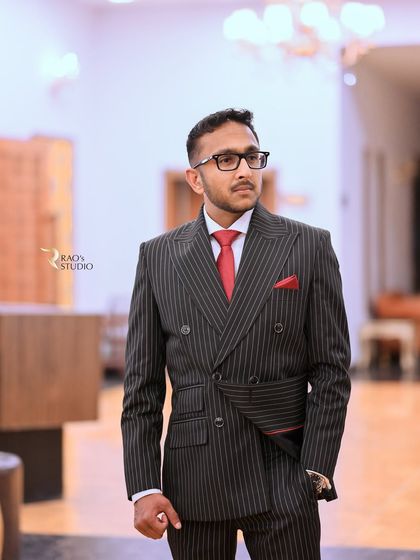 Another look at Mr. Basrah's masterpiece, highlighting the red accessories that complete his look.