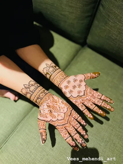 Another look at the gorgeous henna for Divya Spandana, showing how the designs on both palms come together. The mix of dense patterns and open space keeps it from feeling heavy.
