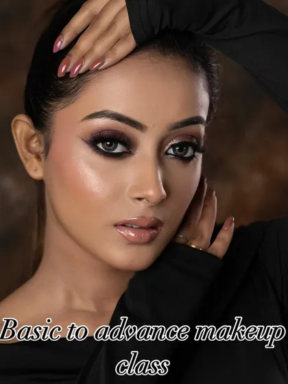 In my masterclasses, we cover everything from the basics to advanced techniques. This dramatic smokey eye look is a perfect example of the professional, portfolio-ready artistry you will learn to create.
