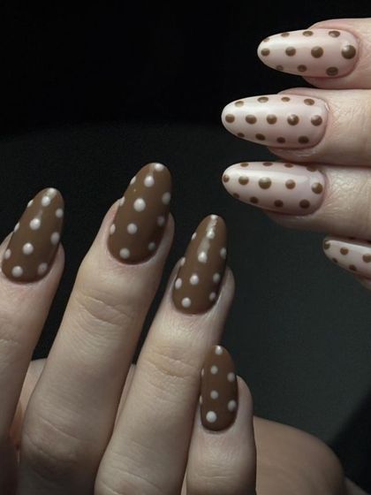 A fun and playful polka dot design. This set features a mix-and-match style with brown nails with white dots and nude nails with brown dots.