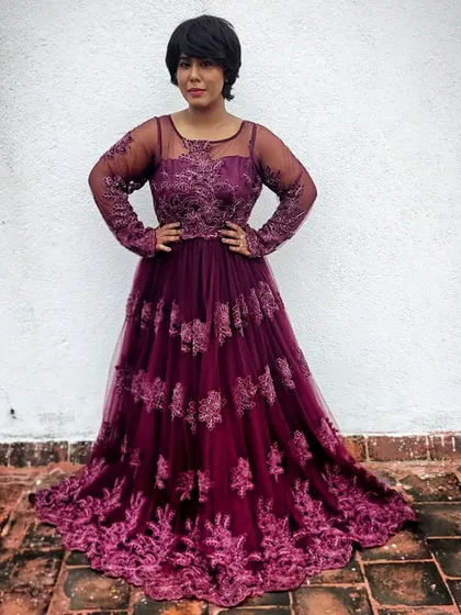 A confident, full-length pose. This is the kind of professional and polished look I bring to high-profile events.