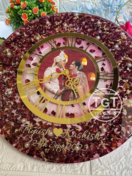 This shot highlights the custom names and wedding date, elegantly placed on the pink background of the clock.