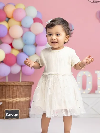 Standing tall for her first birthday! We capture sitting, standing, and smashing poses to document this huge milestone.