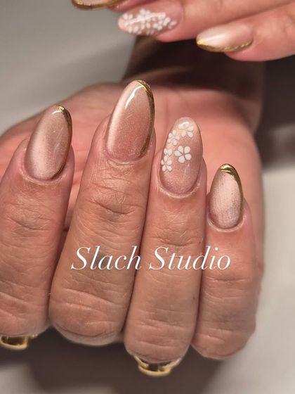 A close-up of the elegant nude cat-eye design on almond-shaped extensions. This style is perfect for a classy, everyday look or a special occasion.