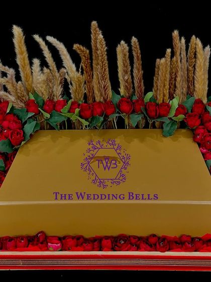 Another view of our grand floral box, a timeless and artistic piece that reflects love and purity through its stunning presentation.