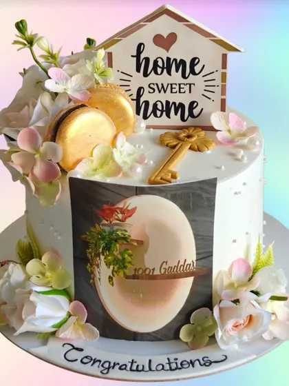 A "Home Sweet Home" cake for a housewarming party. This cake is decorated with a key, a nameplate, and beautiful flowers to celebrate a new beginning.