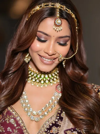 A closer look at the details that define a modern maharani. This soft glam focuses on beautifully blended eyeshadow, radiant skin, and a flawless finish that glows in any light, ensuring you look perfect from every angle.