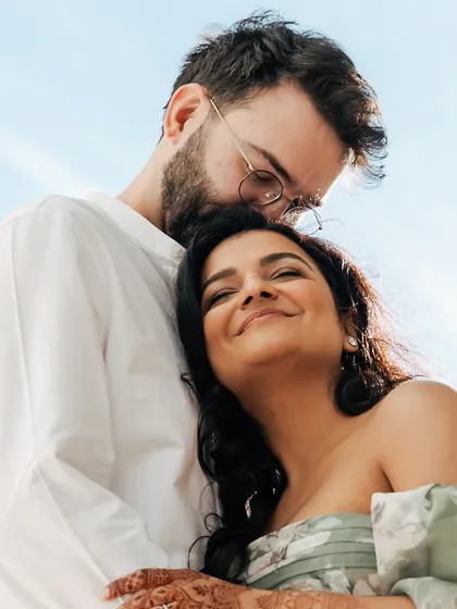 Hola from España! This close-up shot captures the joy and intimacy of the couple's pre-wedding shoot, a journey that took us all the way to Spain to style their love story.