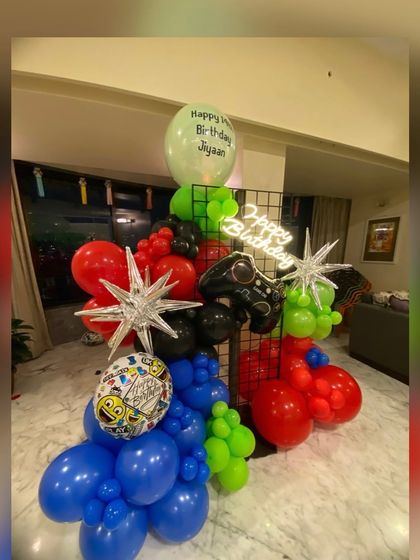 A different perspective of the gaming balloon setup, highlighting the personalized "Happy 14th Birthday Jiyaan" balloon at the top.