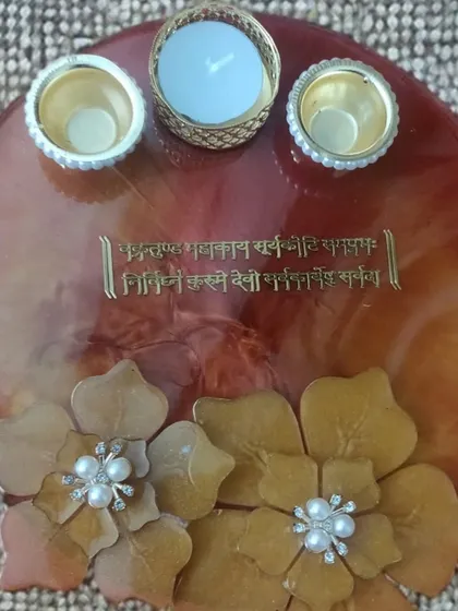 Here is a close look at one of my custom resin pooja thalis. This design features a sacred mantra in gold, elegant 3D flowers, and dedicated katoris, all set in a rich, earthy-toned resin.