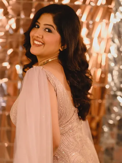 A final, gorgeous shot of Meghana's award night look. Her smile truly lights up the photo.