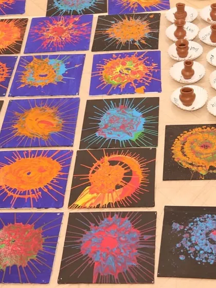 The beautiful results of a day of creativity and science. Here are the finished spin-art canvases and miniature clay pots from one of our STEAM workshops, each one a unique piece made by a young artist.