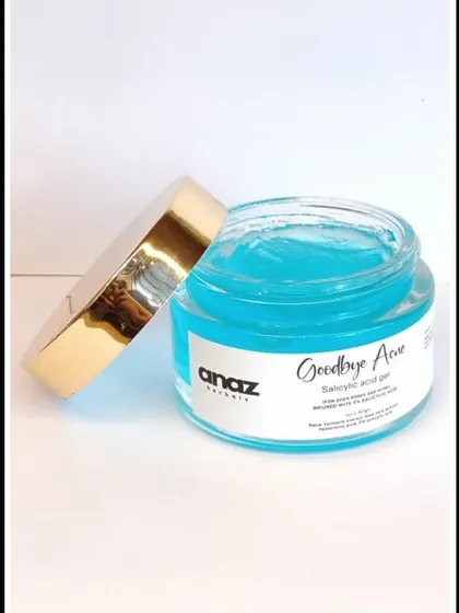 This is my Goodbye Acne gel, made with the power of salicylic acid. It’s designed to gently prevent acne, reduce excess oil, and lighten blemishes without being harsh on your skin. The cool, clear gel feels refreshing and works hard to keep your skin clear.
