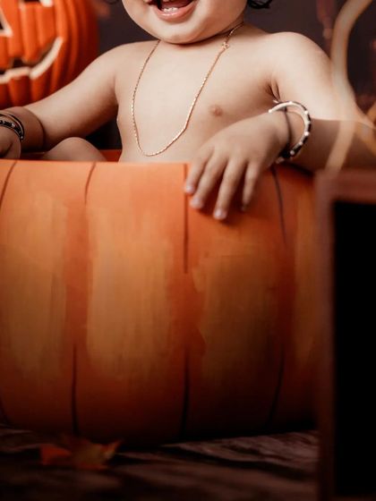 The cutest pumpkin in the patch. We love creating seasonal photoshoots like this autumn theme.