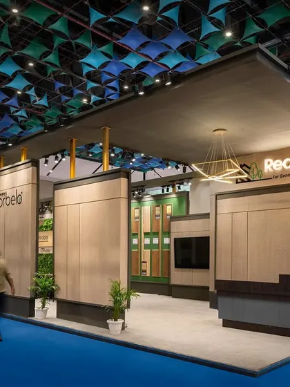 The fascia for Realply's 240 sq.m exhibit was a composition of multiple masses and voids. We used a juxtaposition of light and dark veneer finishes to create a sense of intrigue and grandeur, drawing visitors into the main aisle.