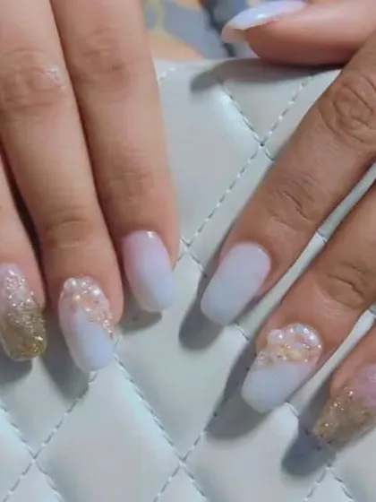 This is a beautiful set for an engagement or special occasion, featuring a soft white base with a cascading gold and pink glitter ombre effect.
