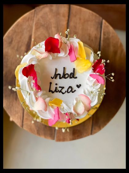 Elegant Designs: Flowers, Bows & Minimalism photo 10