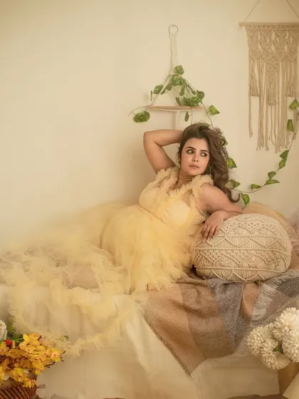 A relaxed, reclining pose that exudes comfort and confidence. This image shows the versatility of the boho setup, allowing for a variety of natural and beautiful poses.