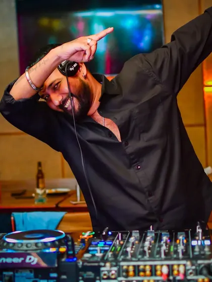 A fun dab pose. I'd rather be a silent eagle that can touch the sky than a parrot that talks too much.