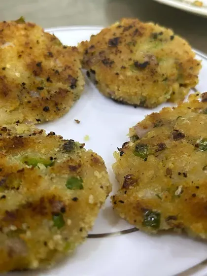 Another shot of the delicious and healthy Veg Poha Cutlets.