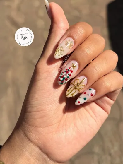 Another angle of this festive Christmas set, showing the hand-painted gold bow and the colorful beaded Christmas tree.