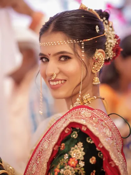 A classic, radiant Maharashtrian bride. I love creating this complete look, from the soft, glowing makeup to the traditional nath and jewellery styling, ensuring you feel like royalty on your wedding day.