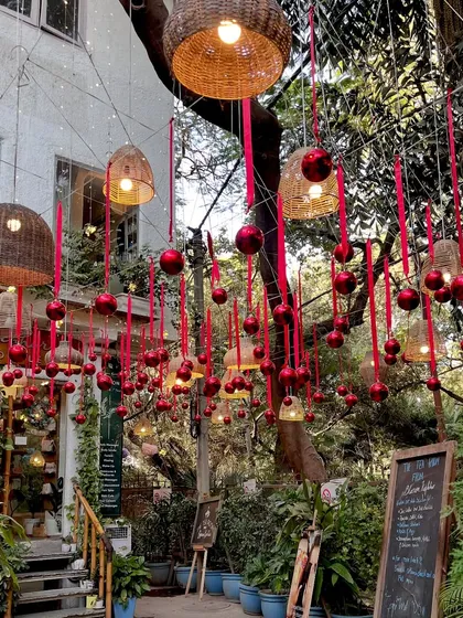 'Tis the season to shine bright! The Christmas decorations at my Hauz Khas spalon are designed to make your visit feel extra magical.