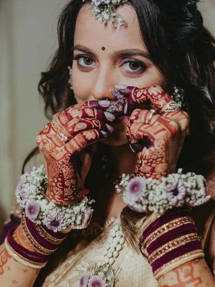 A close-up on the details: the beautiful henna and the fresh floral jewelry for the baby shower.