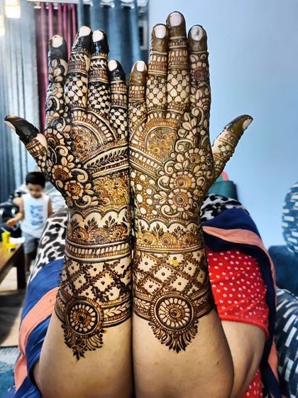 Hajira Mehendi Artist - Mehndi Artist Services Intricate Bridal & Sangeet Designs photo 25