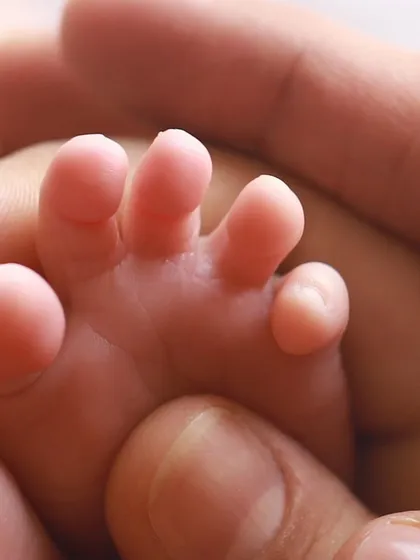 Ten tiny toes that will one day walk, run, and explore the world. I focus on capturing these precious details during newborn photoshoots, because they grow and change in the blink of an eye.