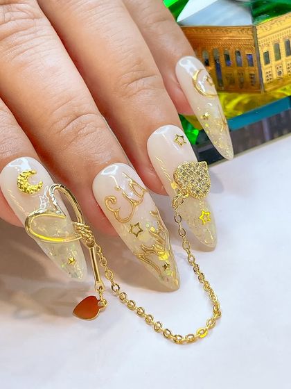Celebrate with Style: Festive Nail Designs photo 39