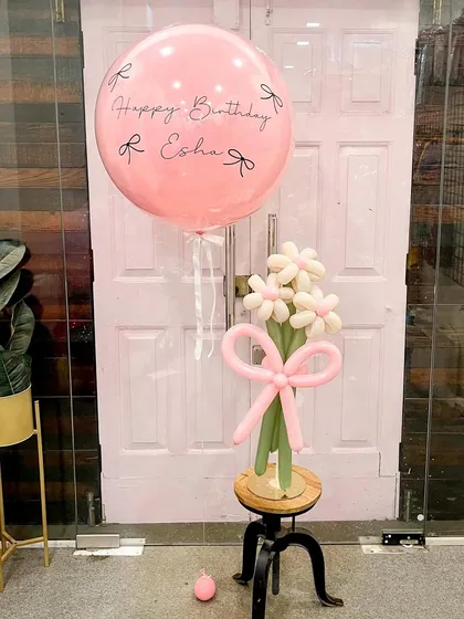 Simple, elegant, and personal. This gift set pairs a delicate balloon daisy bouquet with a large pink bubble balloon featuring a custom hand-lettered birthday message for Esha.