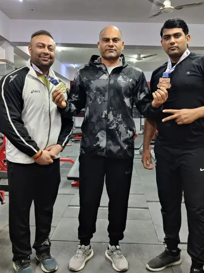 With my coach, the best in India, and my brother. We are a team of champions, and when you train with me, you become part of this winning circle.