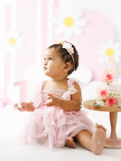 A first birthday is a momentous occasion, and what better way to celebrate than with a cake smash. I love capturing the pure, unscripted joy and messy fun as little ones discover cake for the first time.