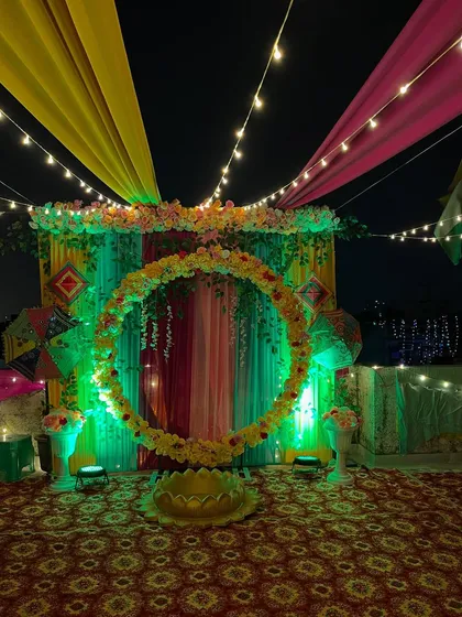Another view of the festive terrace decoration.