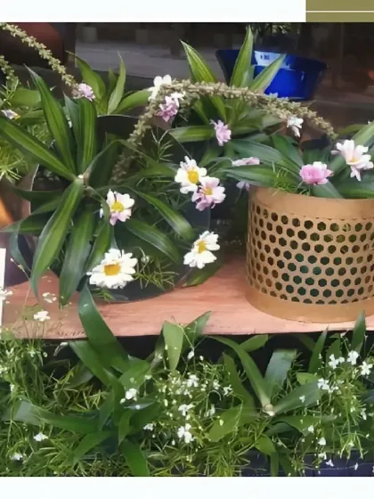 A close-up of our floral arrangements, using fresh greenery and delicate white and pink flowers to add a natural and elegant touch to the buffet table.