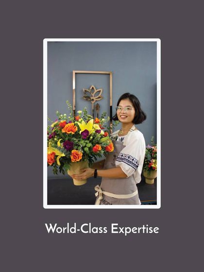 With world-class expertise, I bring global floral education to my students. This student's sophisticated arrangement reflects the high standards of my professional training.