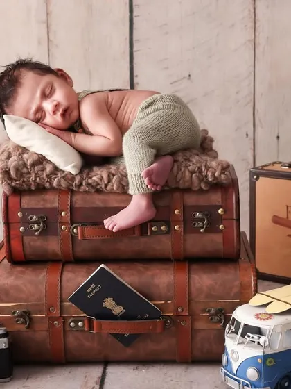 Adventure awaits, even in dreams. I love bringing creative ideas to life, like this vintage traveler theme for a newborn. It’s a unique way to celebrate your new arrival and the wonderful journey you're all beginning together.