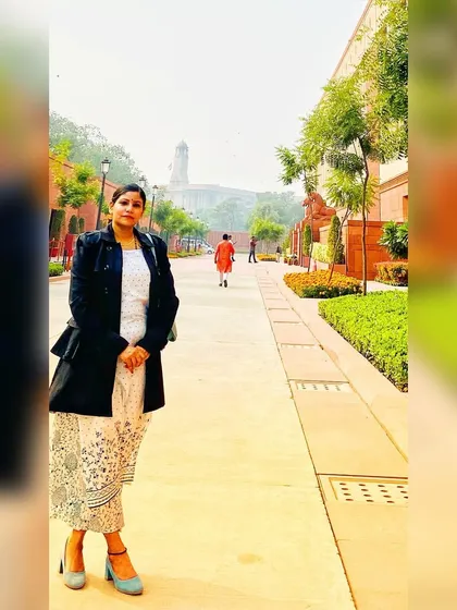 Another photo from my Parliament visit, showing the full outfit in the beautiful premises of Sansad Bhavan.