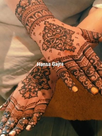 Elegant details and effortless charm. This design shows the beautiful balance where tradition meets minimalism, perfect for a best friend's big day.