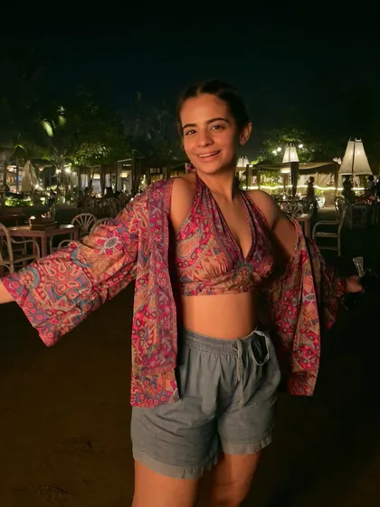 Sandy toes, braided hair, and tummy out. This is my happy beach look, featuring comfy shorts and a cute printed co-ord set.