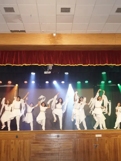 The contemporary group in a powerful, uplifted pose. This style builds a strong technical foundation and encourages emotional expression.